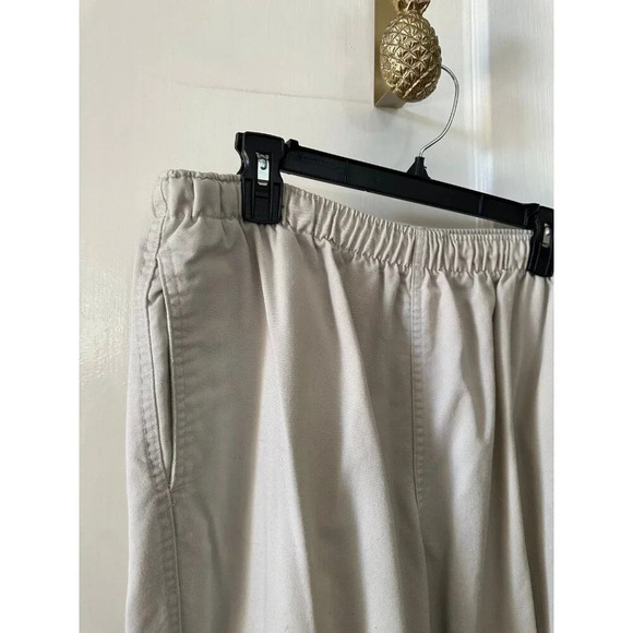 Lands End Women’s size 16 white pants - Picture 3 of 7